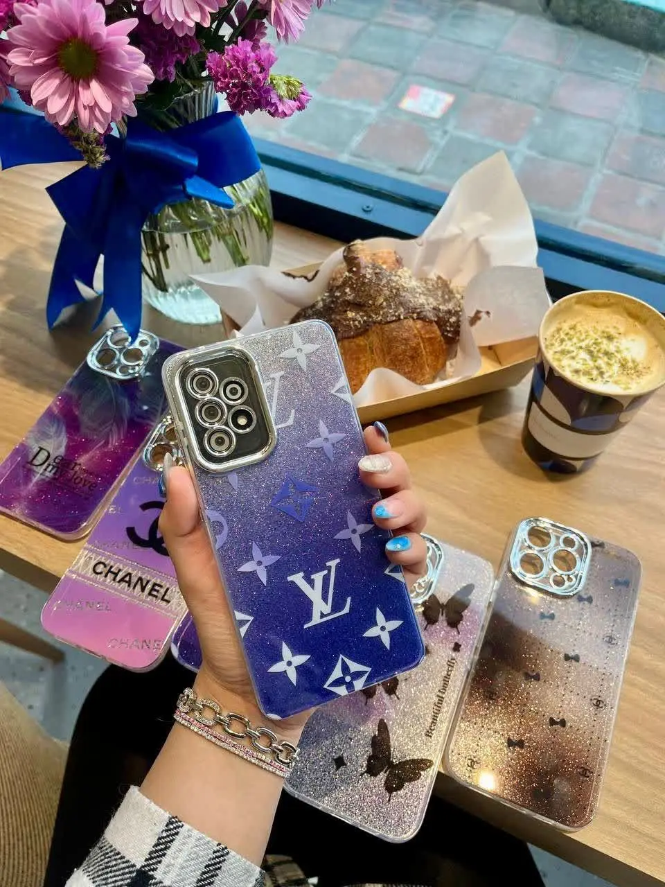 📱مدل قاب: قاب شاینا اکلیلی هولوگرام طرحدار مخصوص انواع #سامسونگ #شیائومی و #آیفون 
