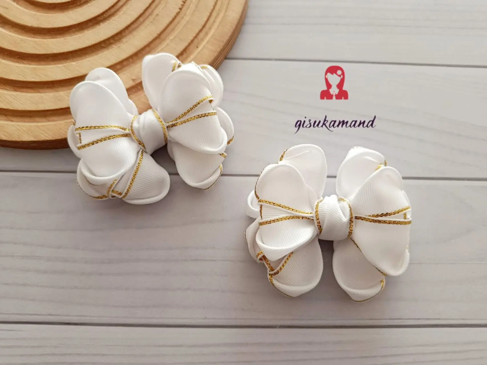 گلسر پفکی تمام لب زری سفید...