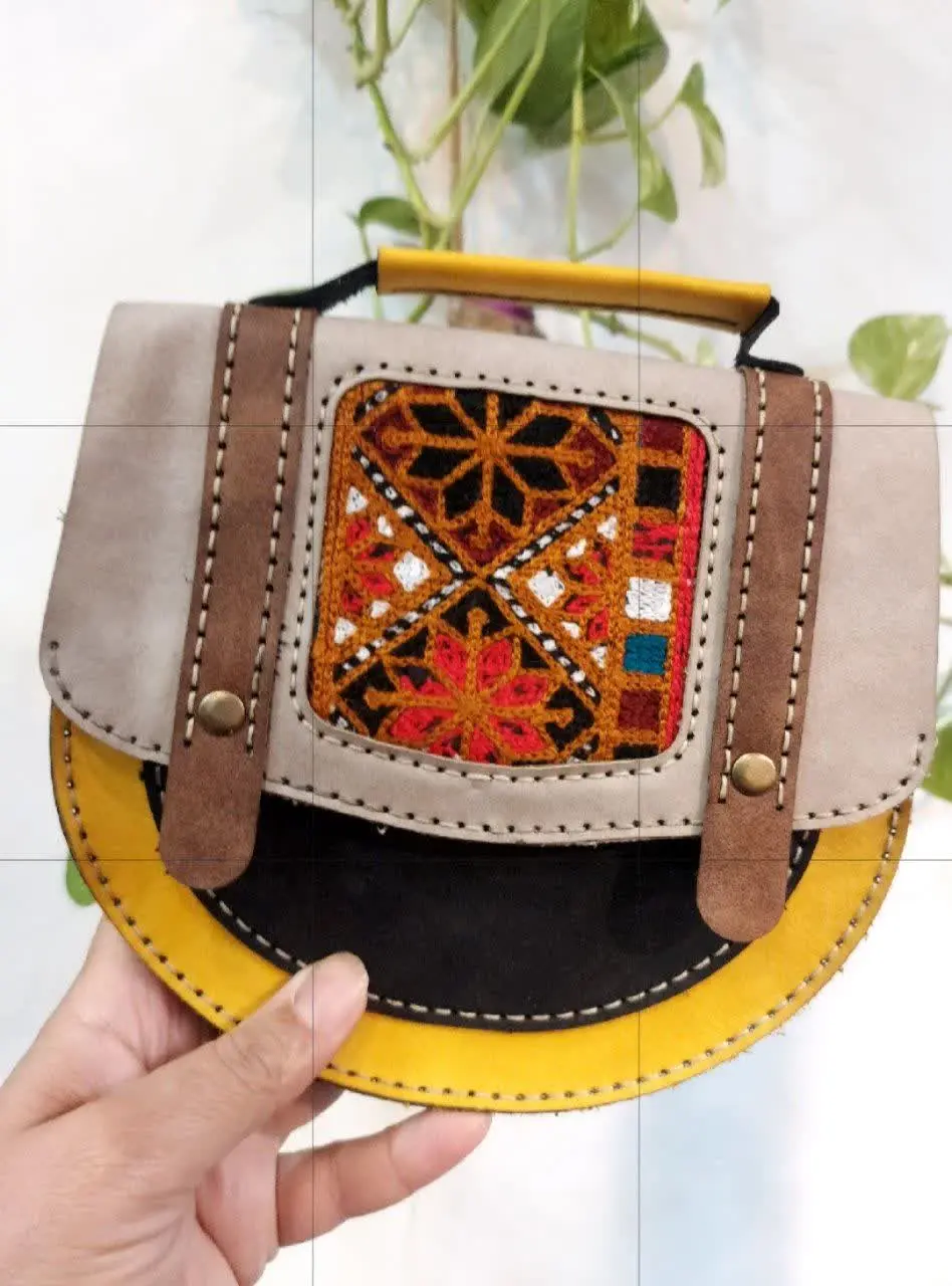 🌸🍃 کیف دوشی و دستی چرم طبیعی دست دوز
