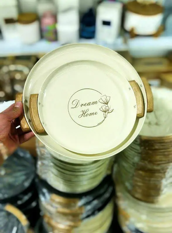 سینی فلزی گرد دسته چوبی 
