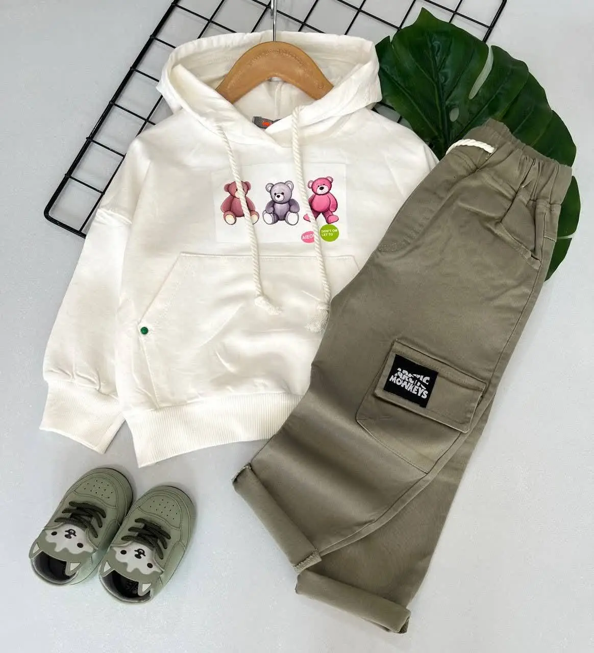 این شما و این فندق ترین هود...