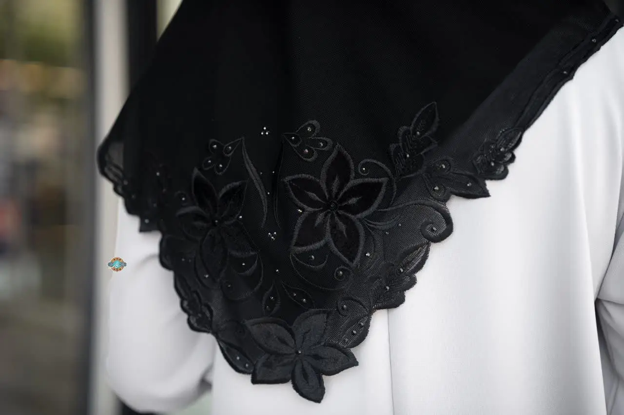 روسری گلدوزی کد ۲۱۱