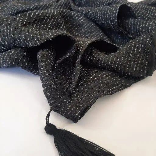 شال مشکی خط برفکی
