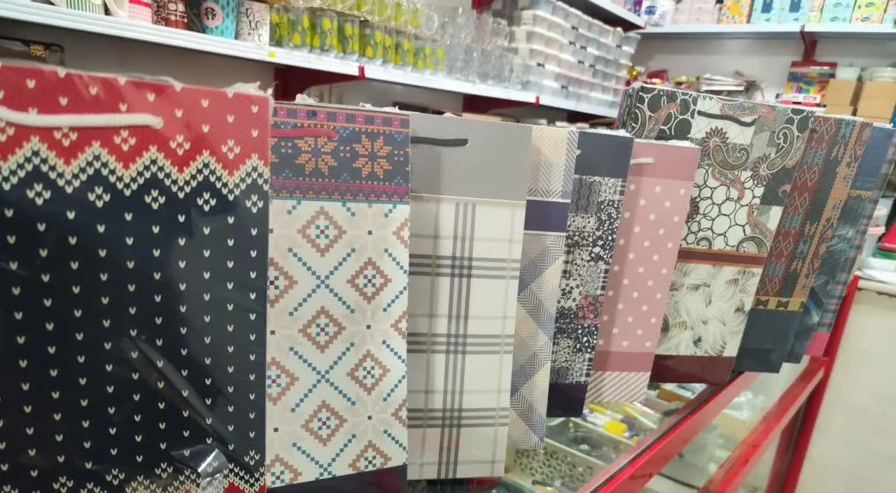 ساک هدیه گلاسه آذین
