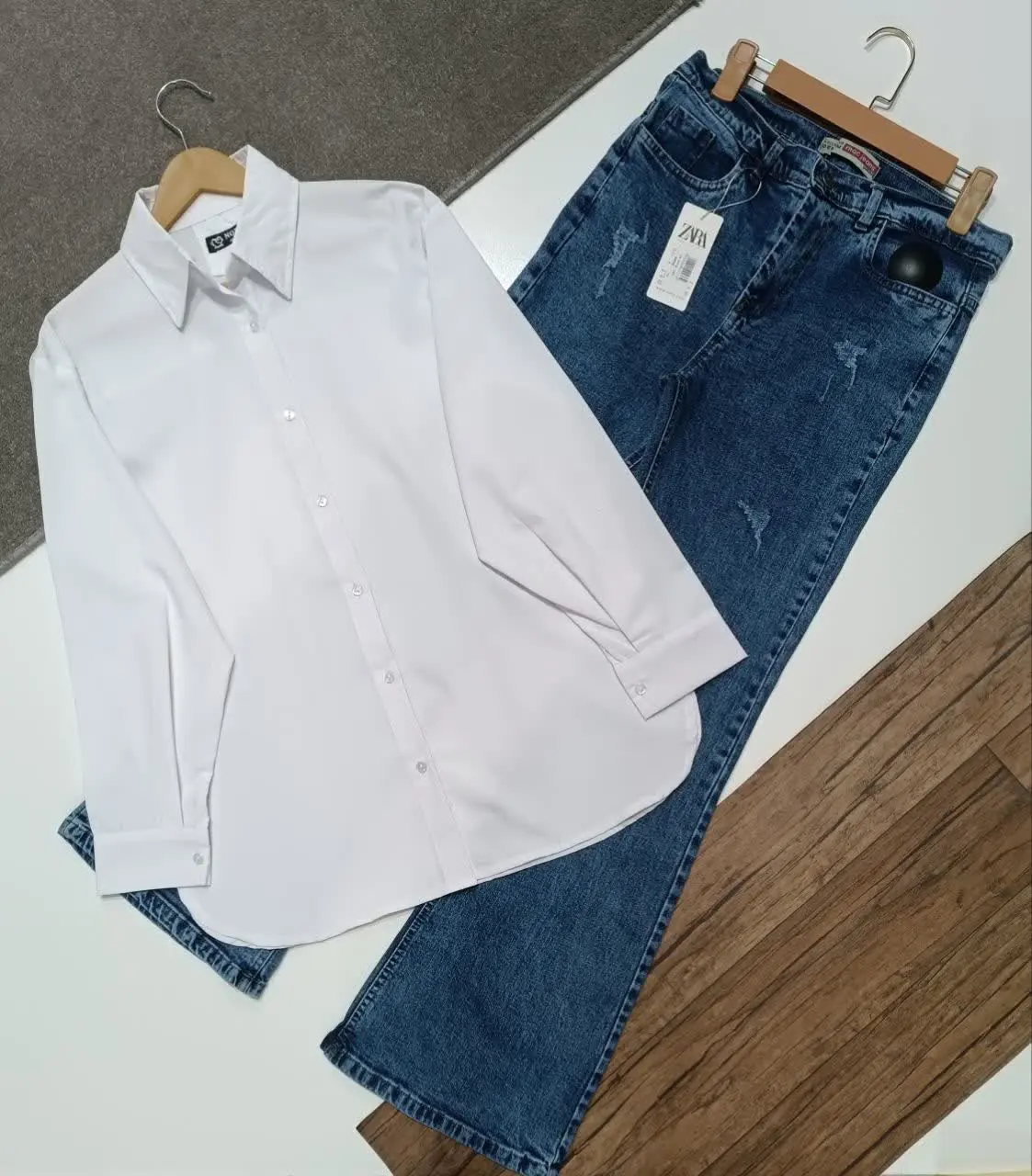 شارژ مجدد شومیز سفید که به راحتی با هرچیزی استایل میشه🤌🤌✨️
