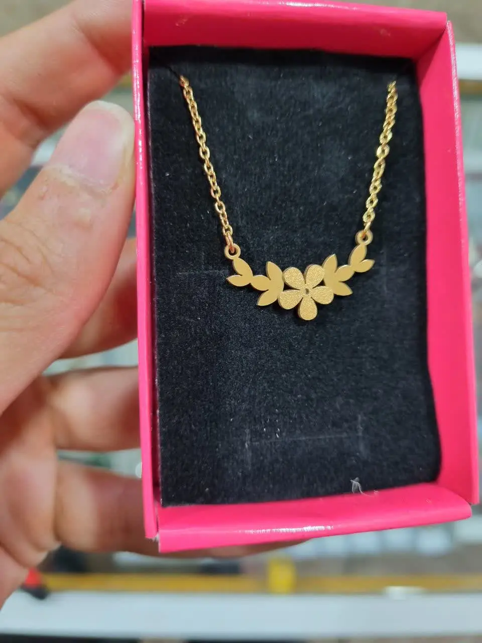 گردنبند زیباطرح گل🌸
