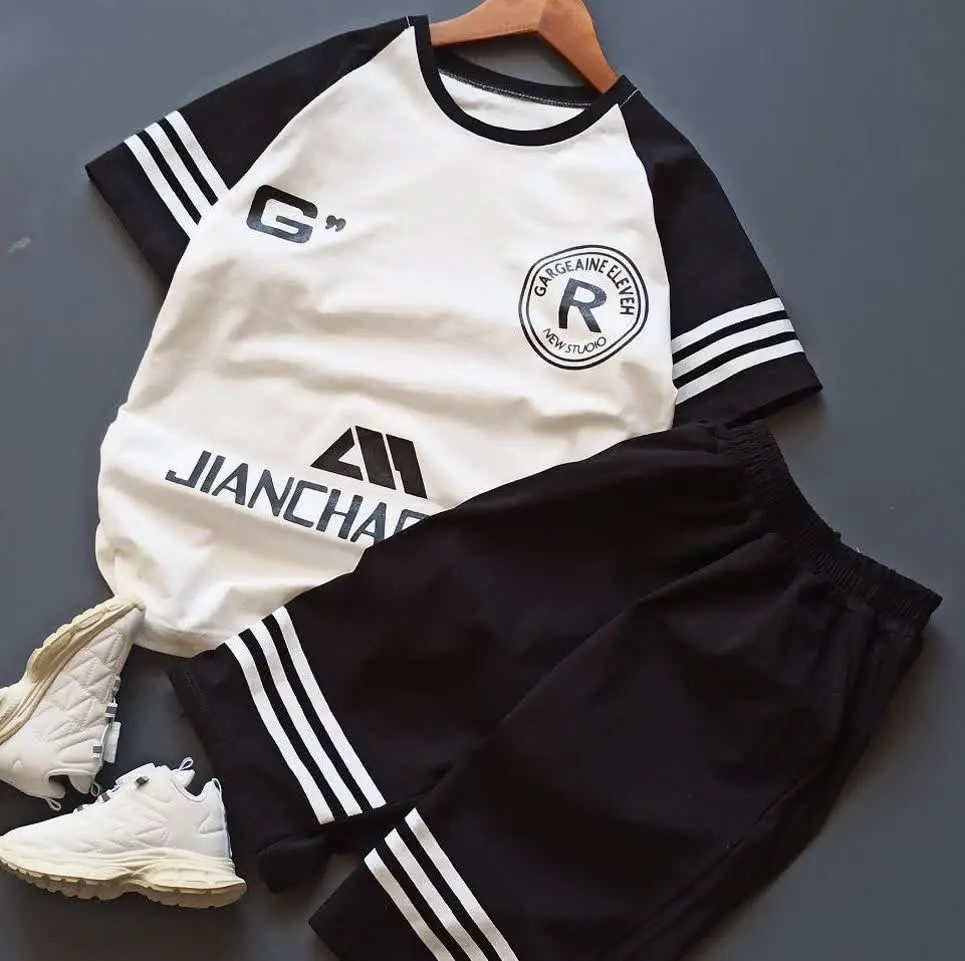 تیشرت شلوارک طرح R
