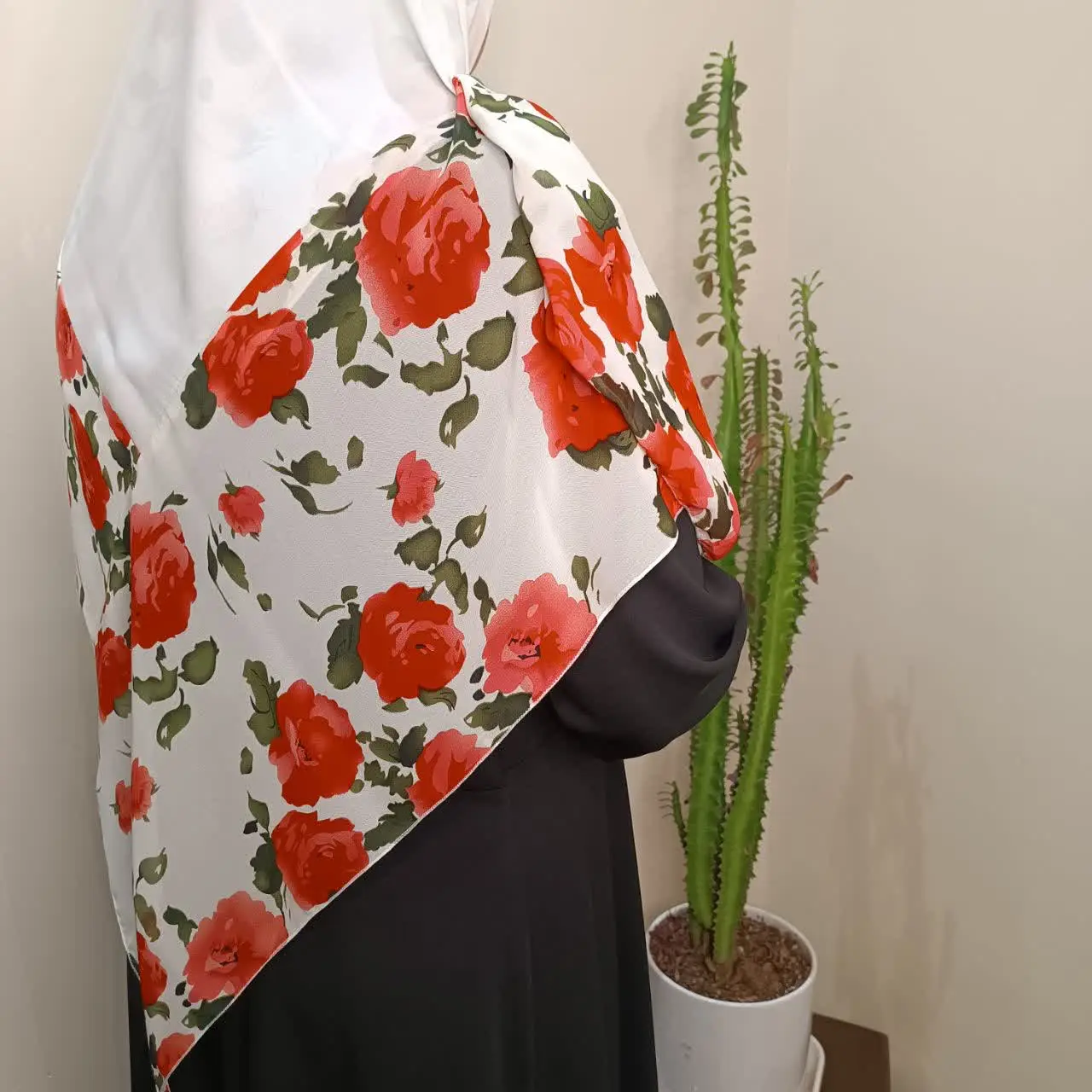 روسری سفید عروسانه مون رو د...