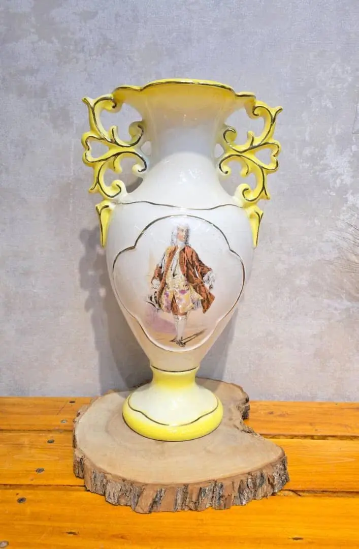 گلدان زیبای قدیمی